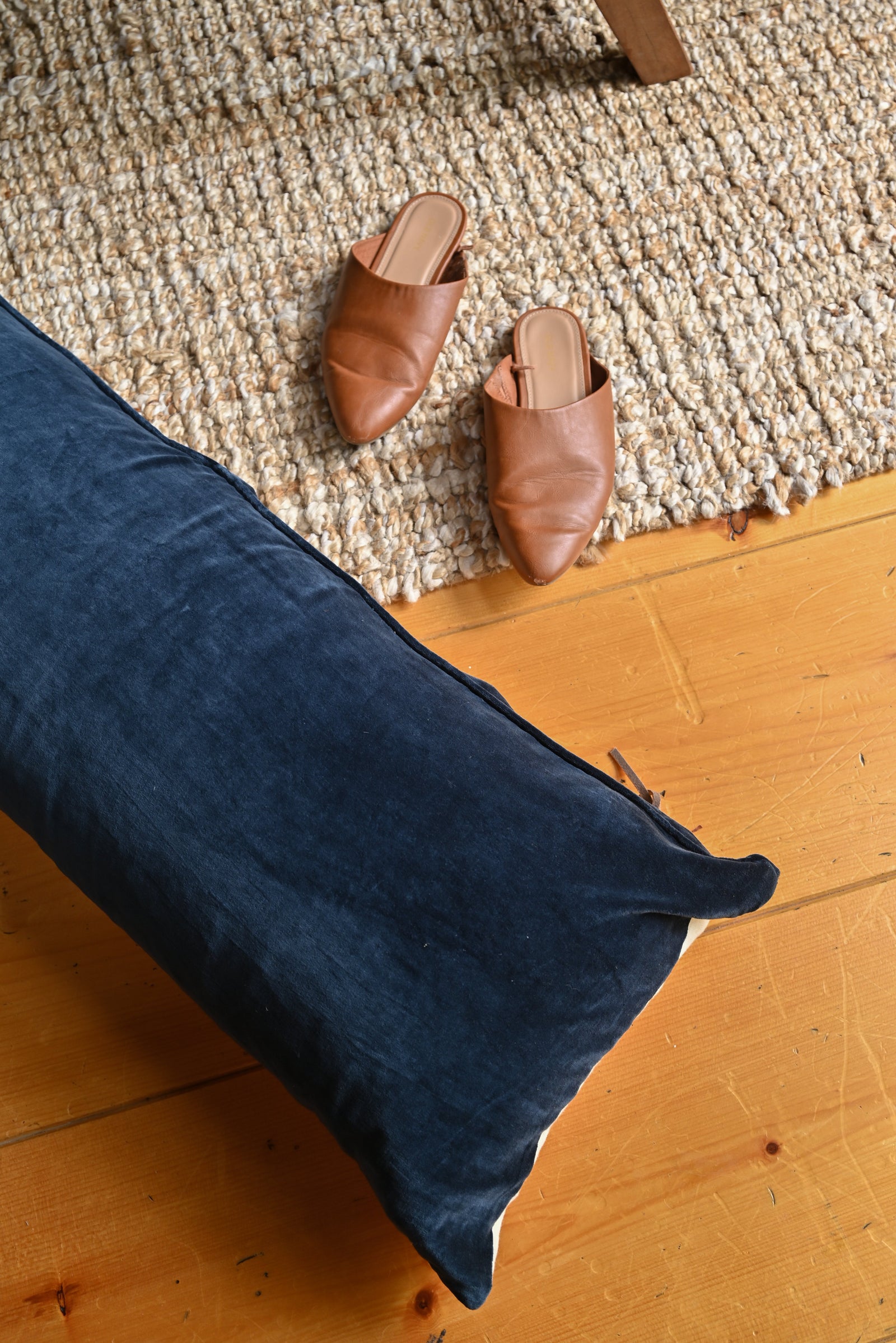 VELVET - HOTEL COLLECTION NAVY LUMBAR