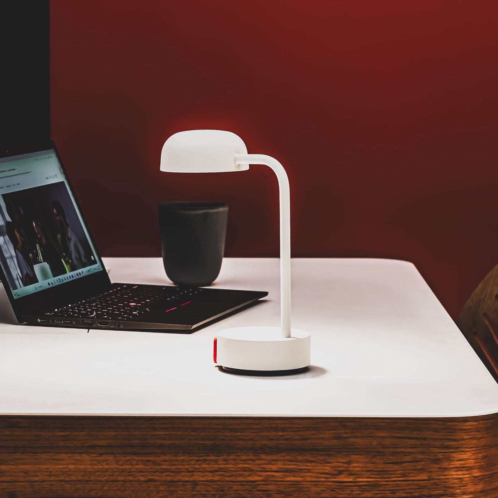 Fokus Sleek Rechargeable Table Lamp