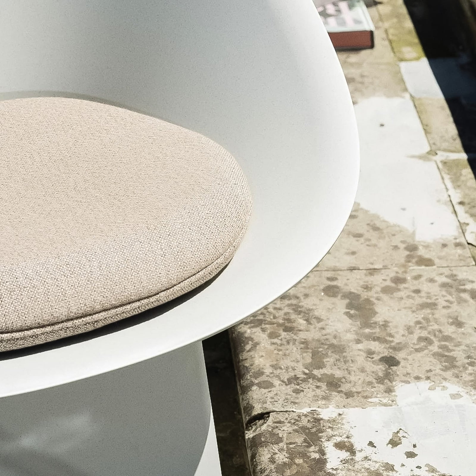 Sensu Lounge Chair - Indoor & Outdoor Use