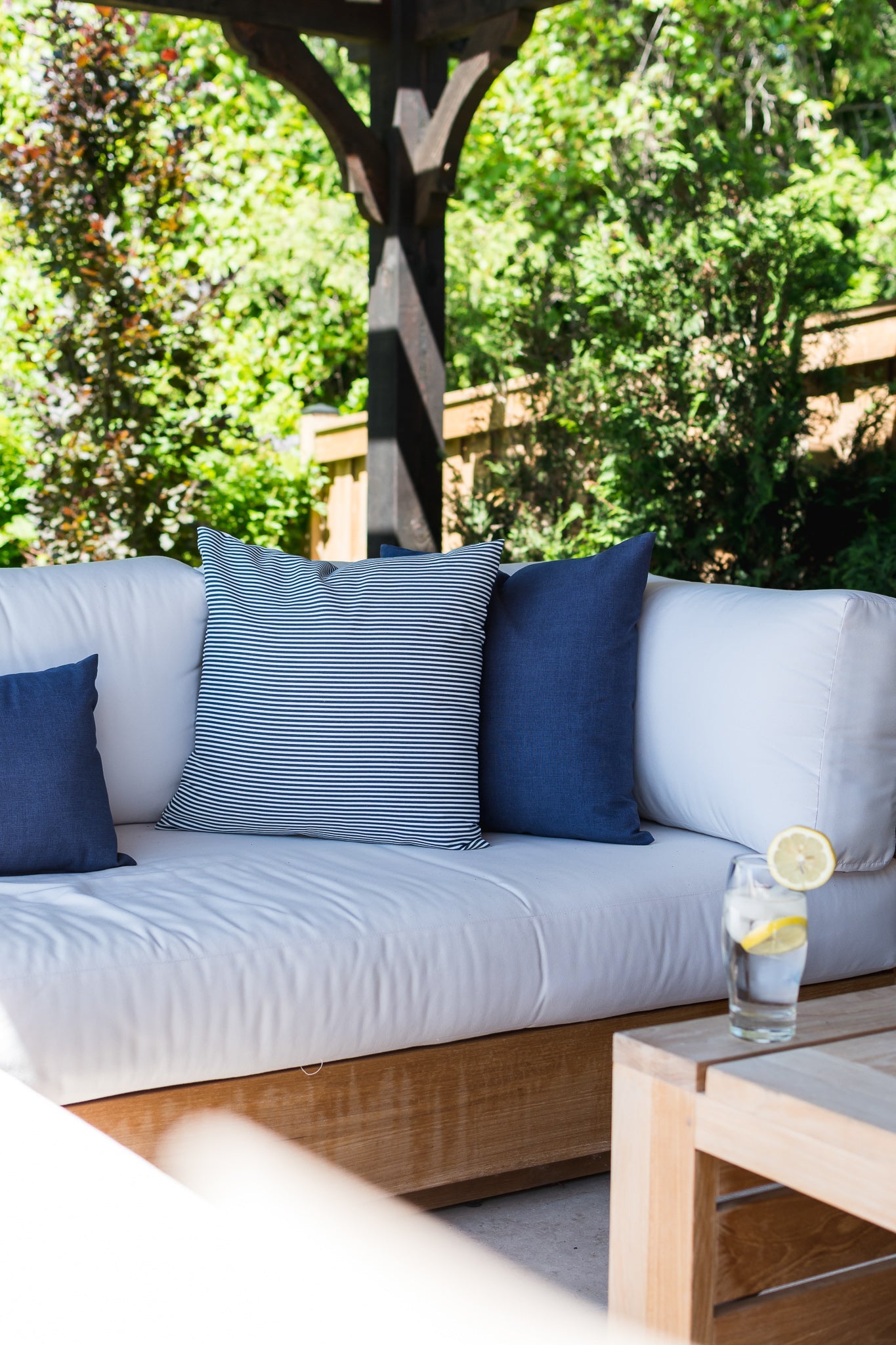 OUTDOOR PILLOW - NAVY 20"