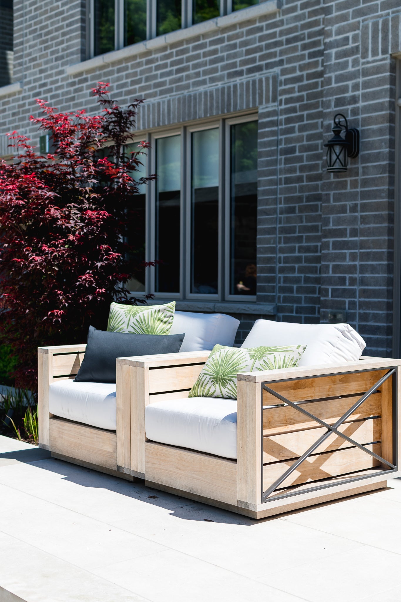 OUTDOOR PILLOW - GREEN PALM LEAF LUMBAR