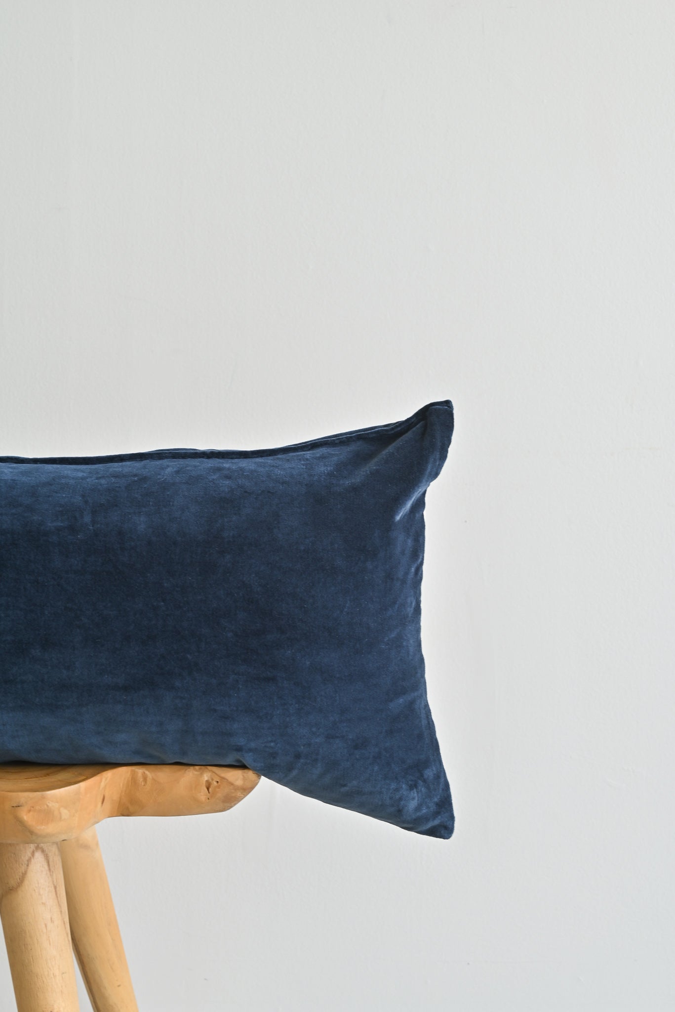VELVET - HOTEL COLLECTION NAVY LUMBAR
