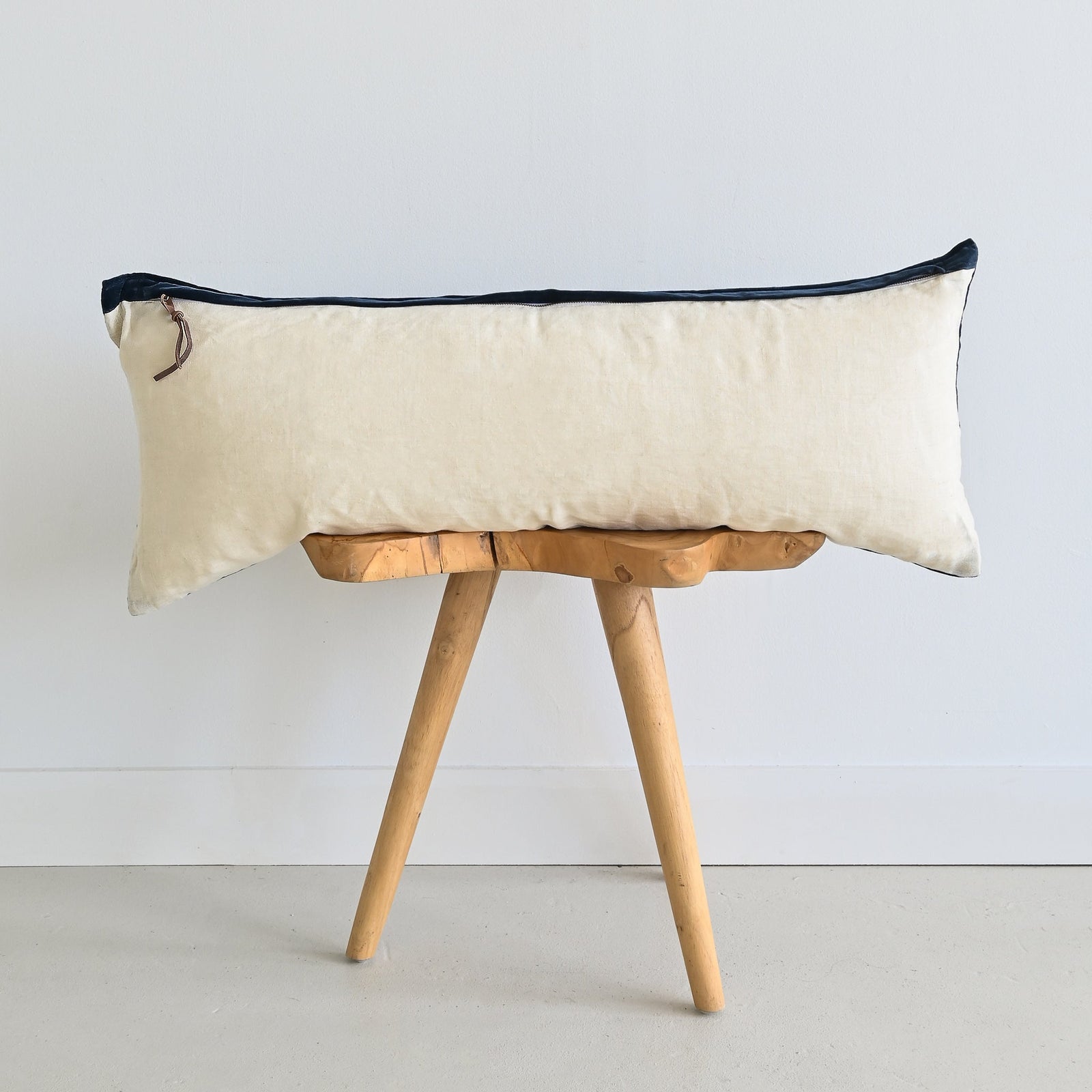 VELVET - HOTEL COLLECTION NAVY LUMBAR