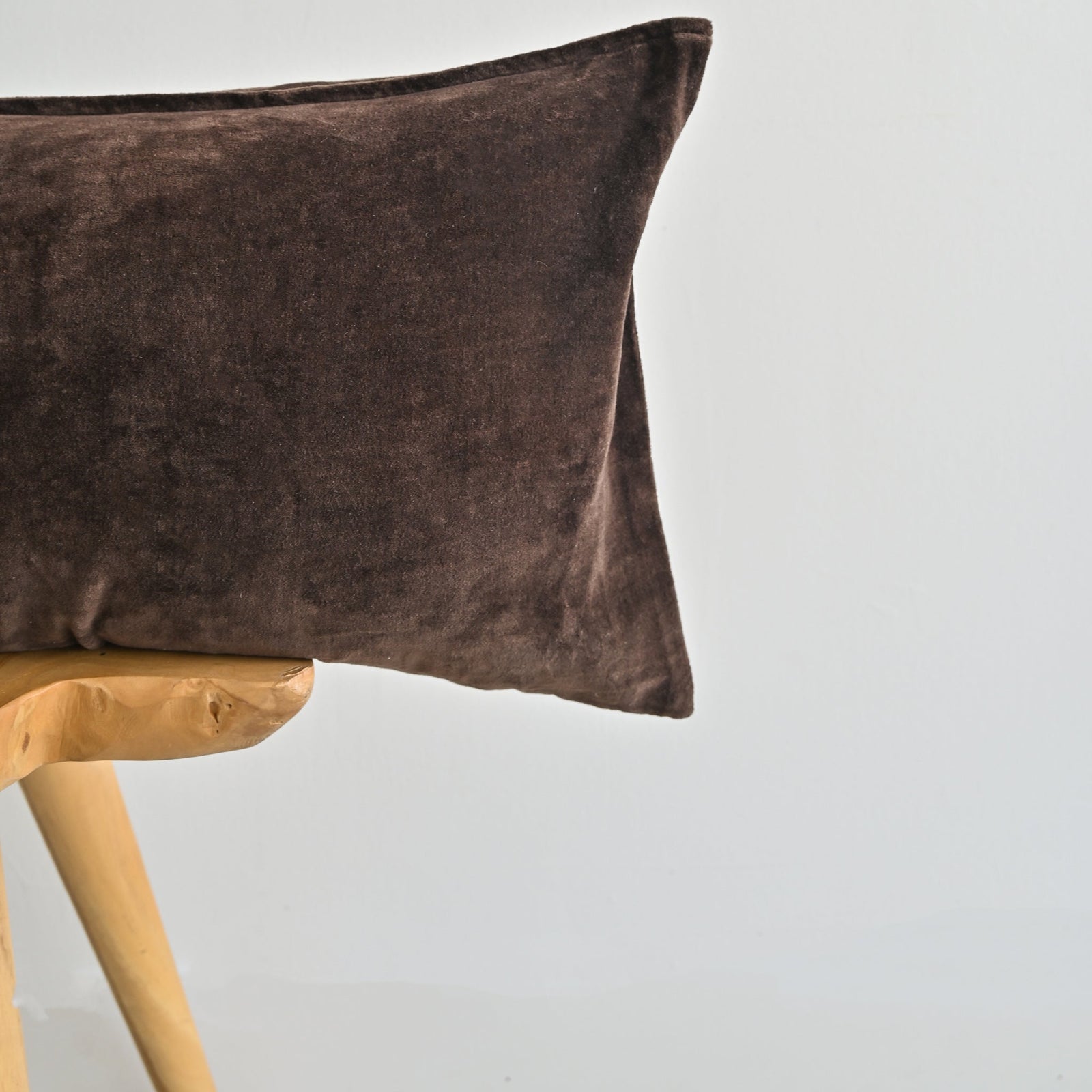 VELVET - HOTEL COLLECTION CHOCOLATE LUMBAR