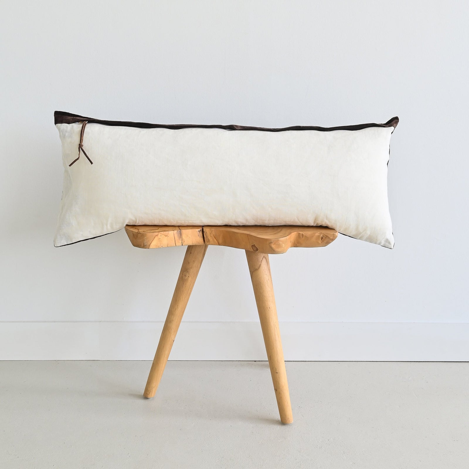 VELVET - HOTEL COLLECTION CHOCOLATE LUMBAR