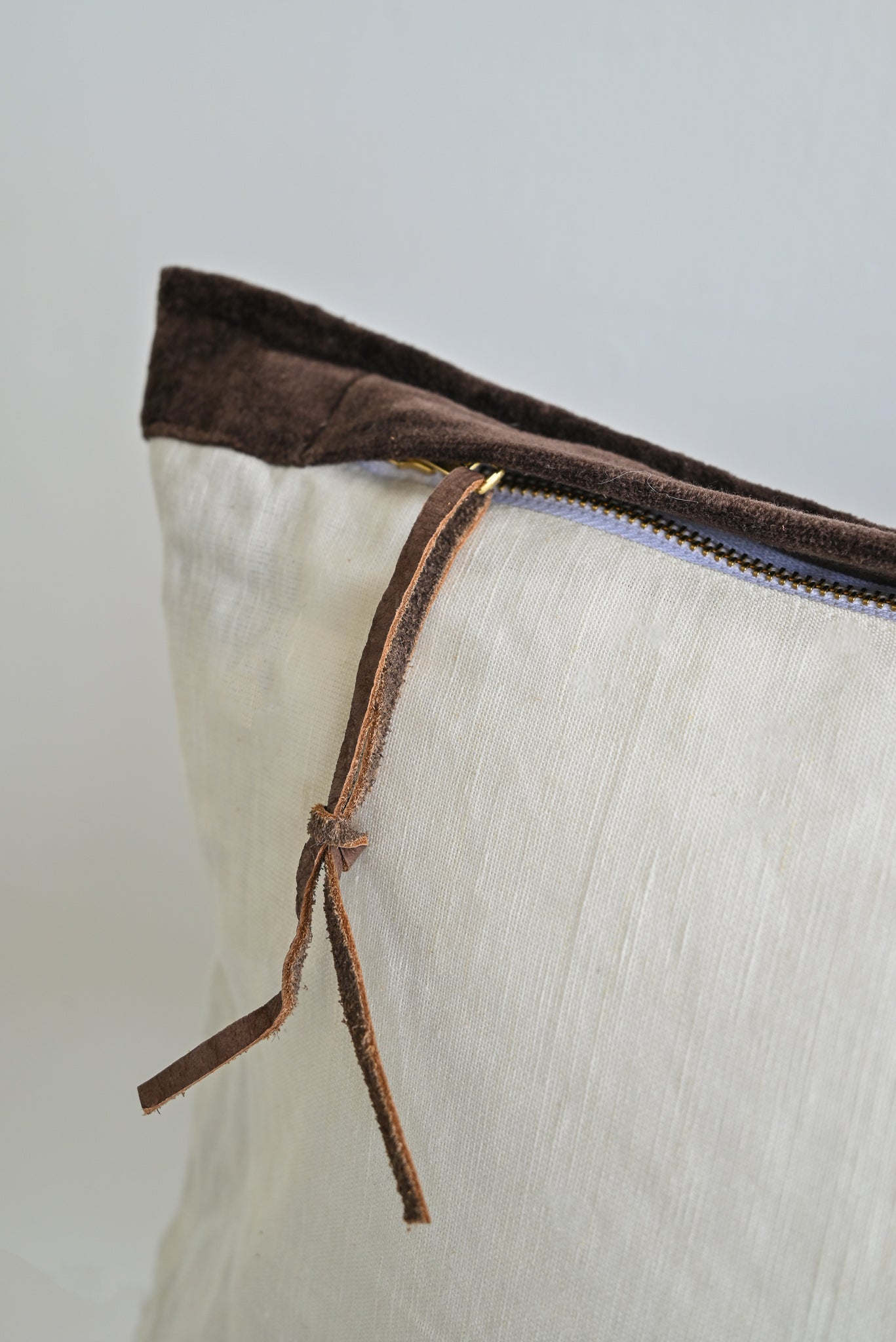 VELVET - HOTEL COLLECTION CHOCOLATE LUMBAR
