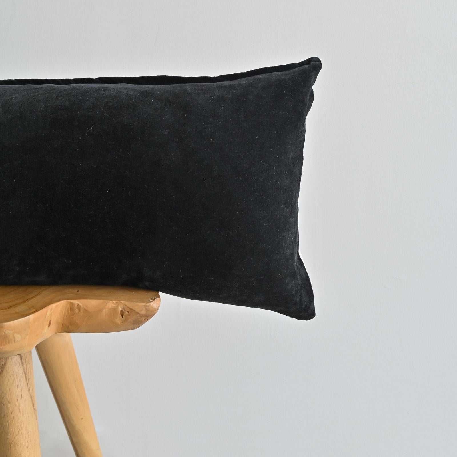 VELVET - HOTEL COLLECTION BLACK LUMBAR