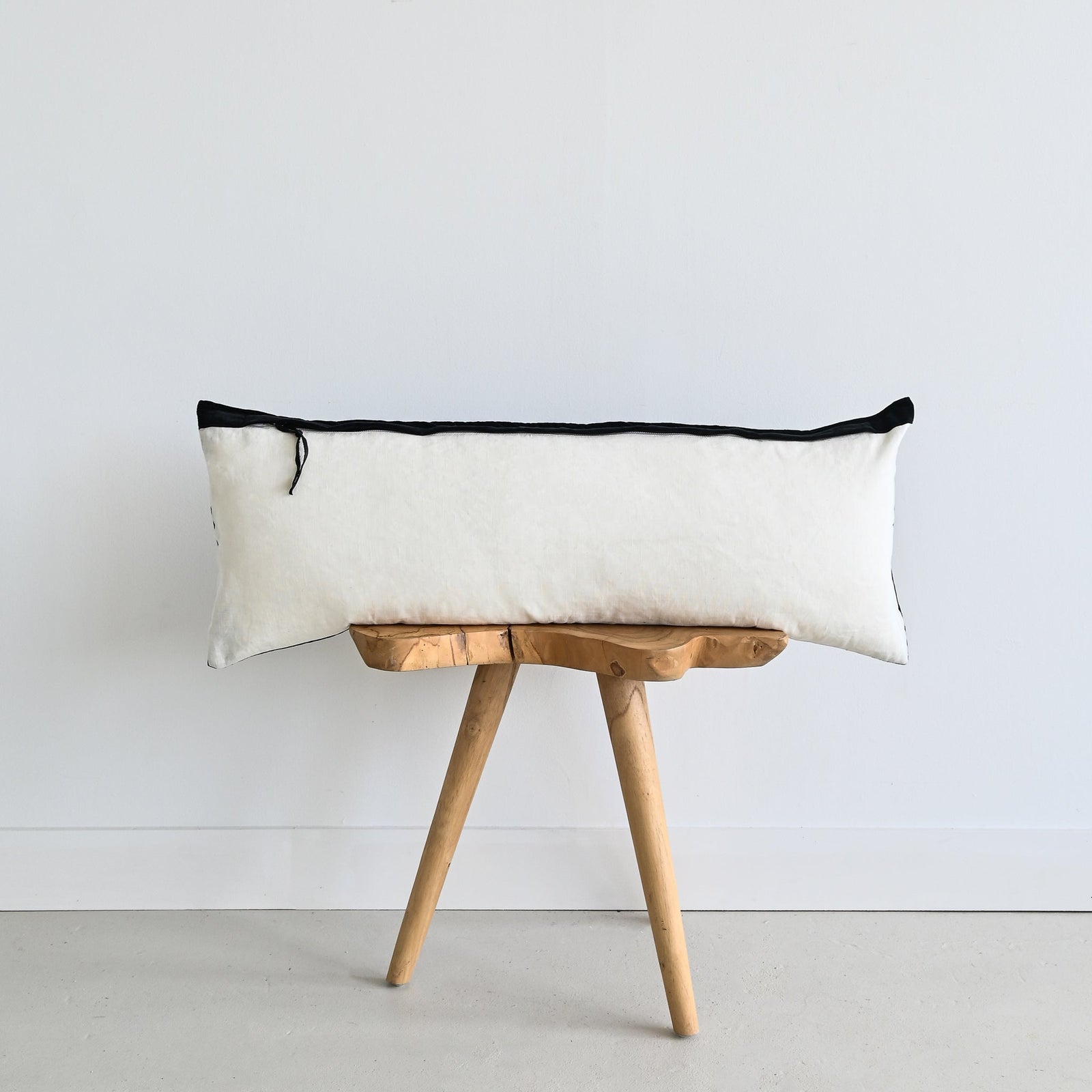 VELVET - HOTEL COLLECTION BLACK LUMBAR