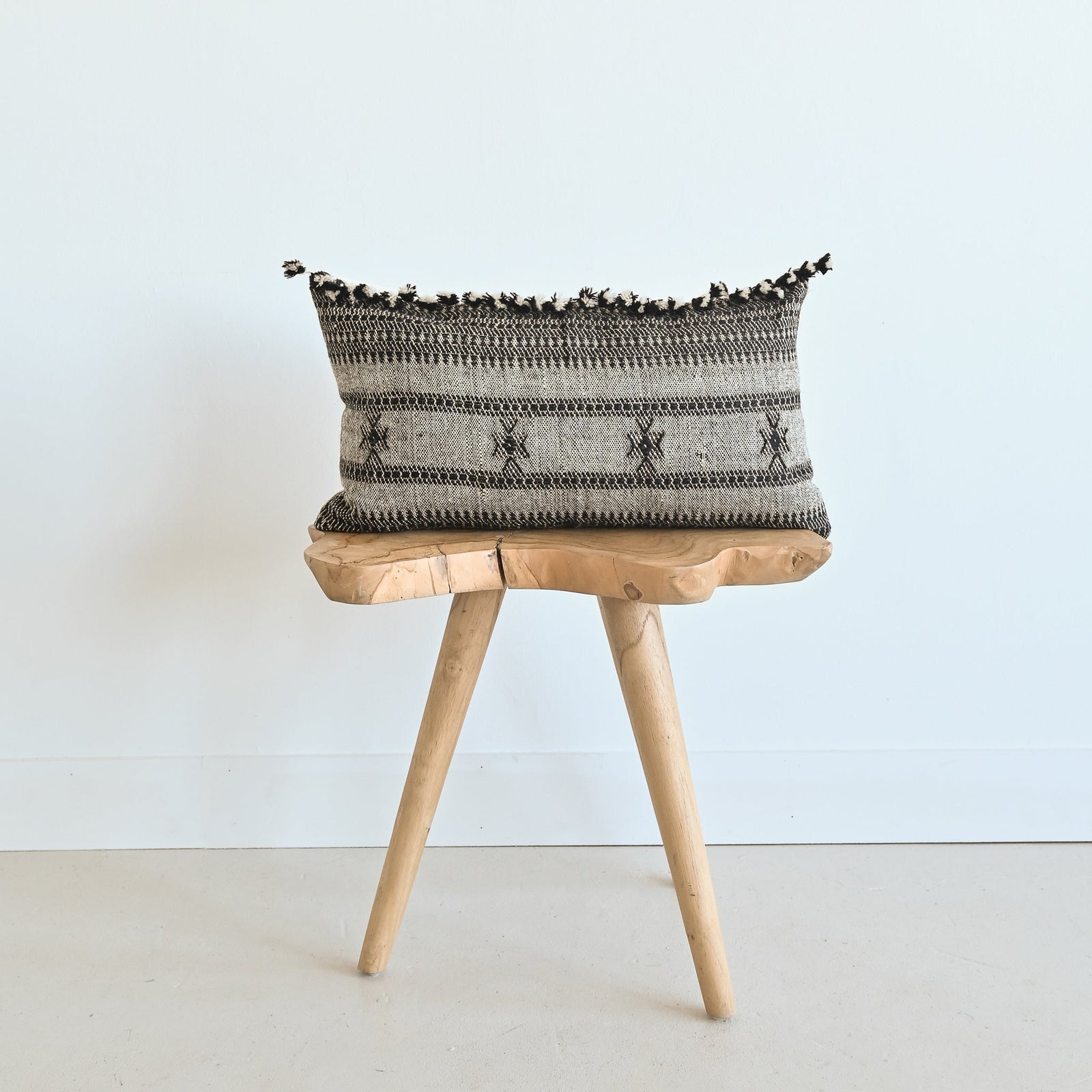 BHUJODI PILLOW COVER - BLACK