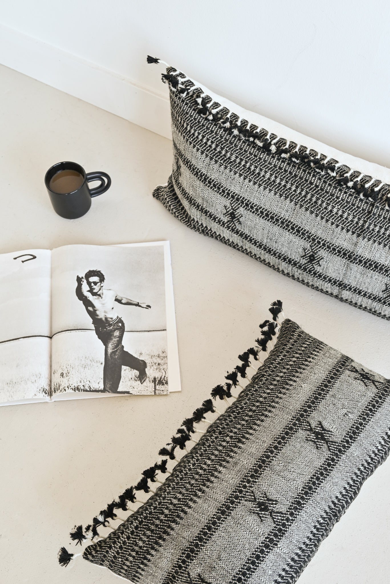 BHUJODI PILLOW COVER - BLACK