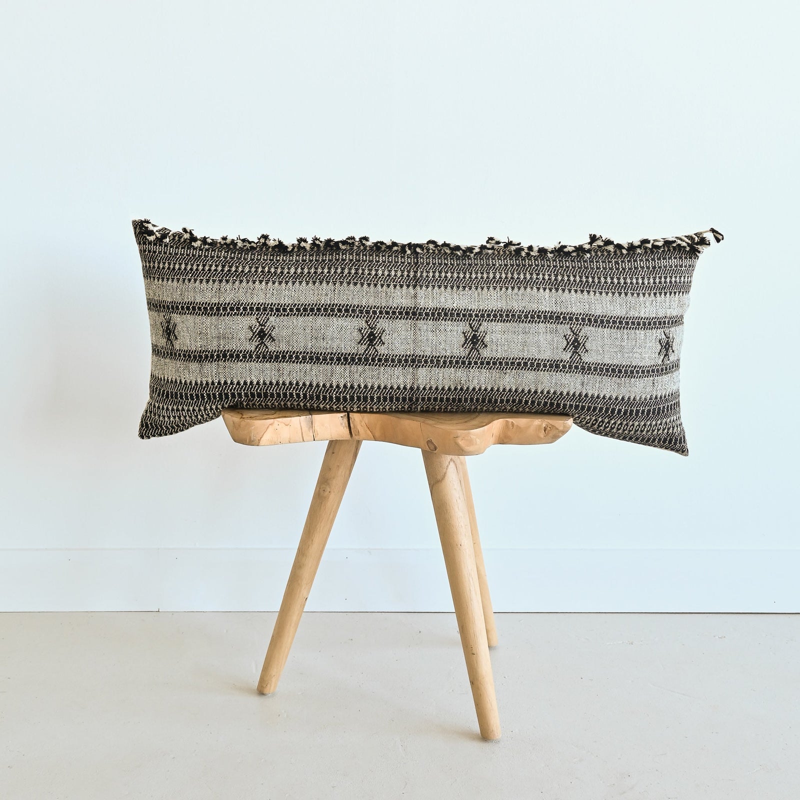 BHUJODI PILLOW COVER - BLACK