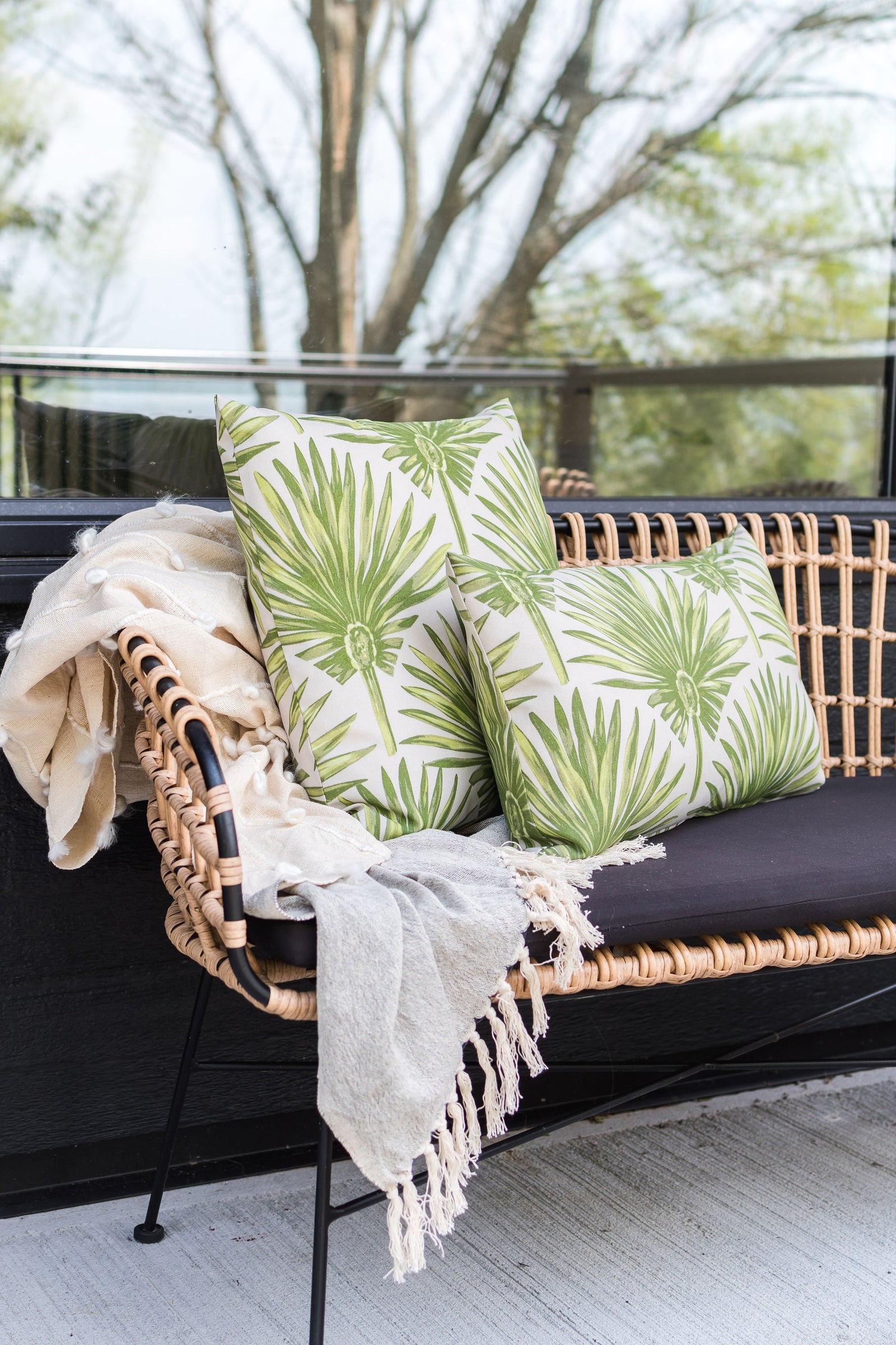 OUTDOOR PILLOW - GREEN PALM LEAF 20"