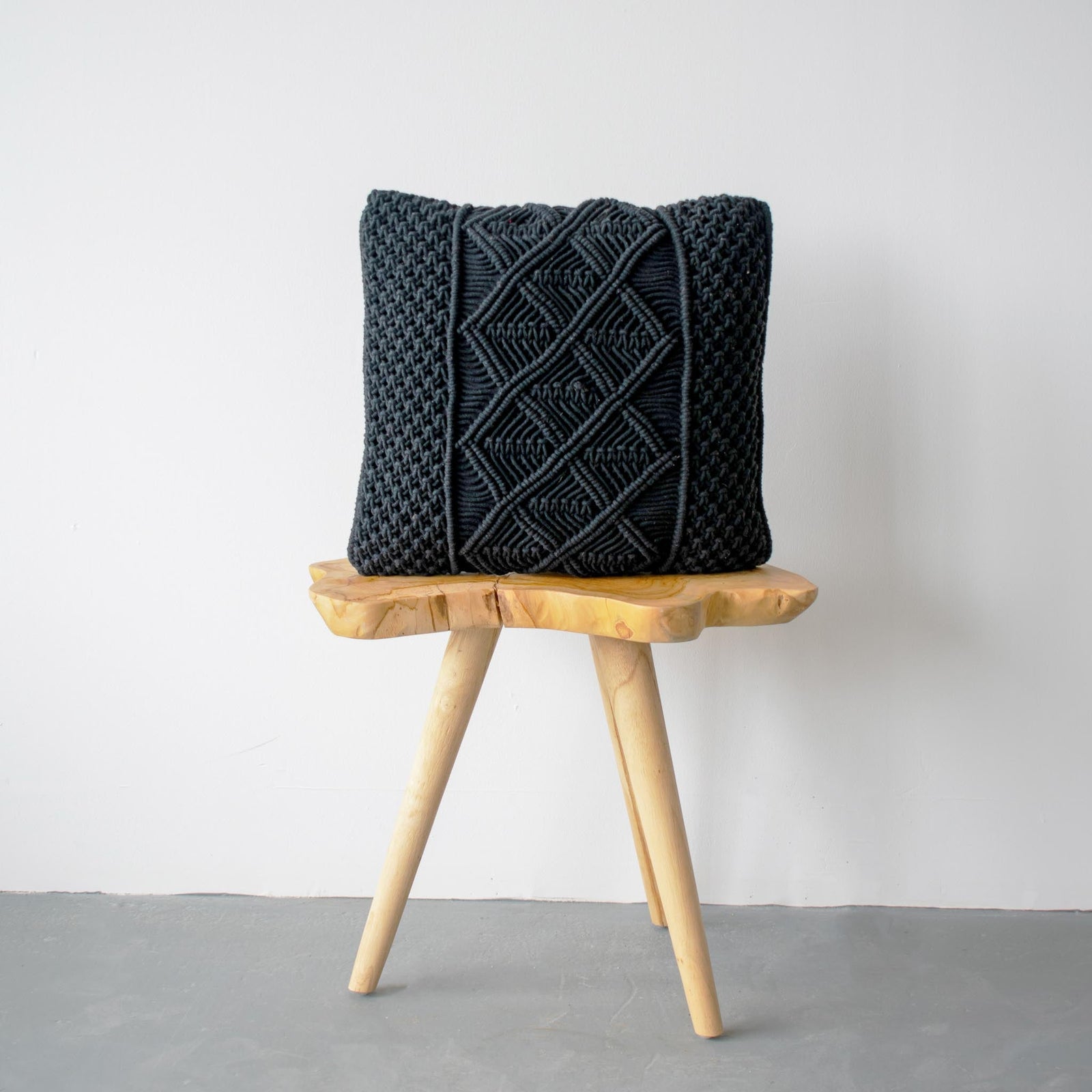 MACRAME - BLACK ONYX