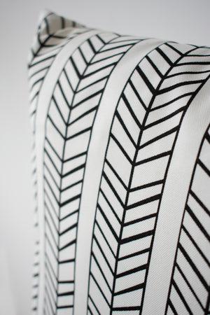 OUTDOOR PILLOW - BLACK AND WHITE LUMBAR
