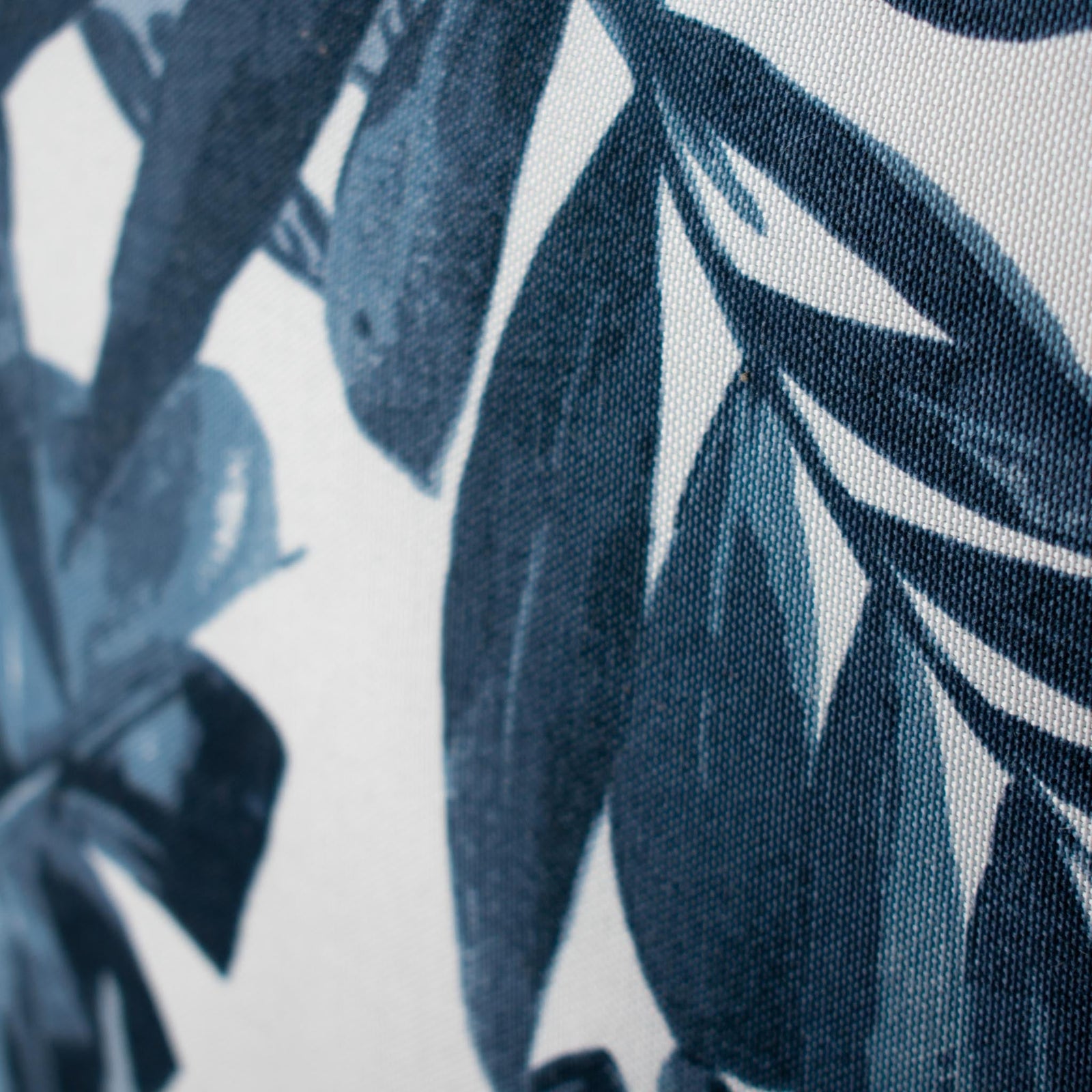 OUTDOOR PILLOW - NAVY PALM LEAF 20"