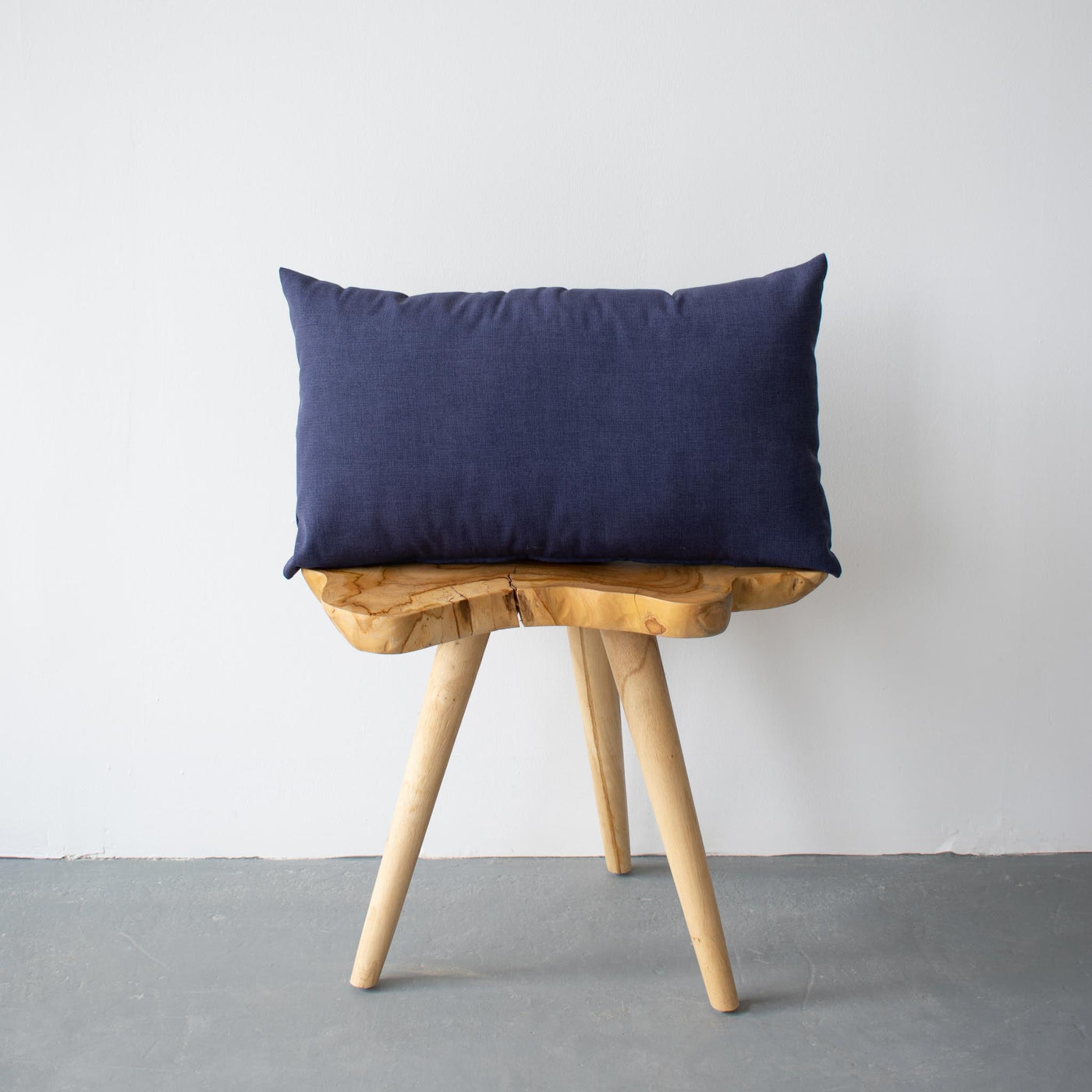 OUTDOOR PILLOW - NAVY LUMBAR