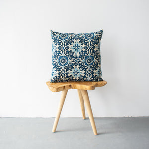 OUTDOOR PILLOW - BLUE FLORAL 20"
