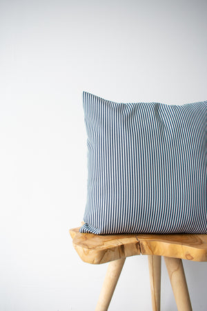 OUTDOOR PILLOW - NAVY STRIPE 20"