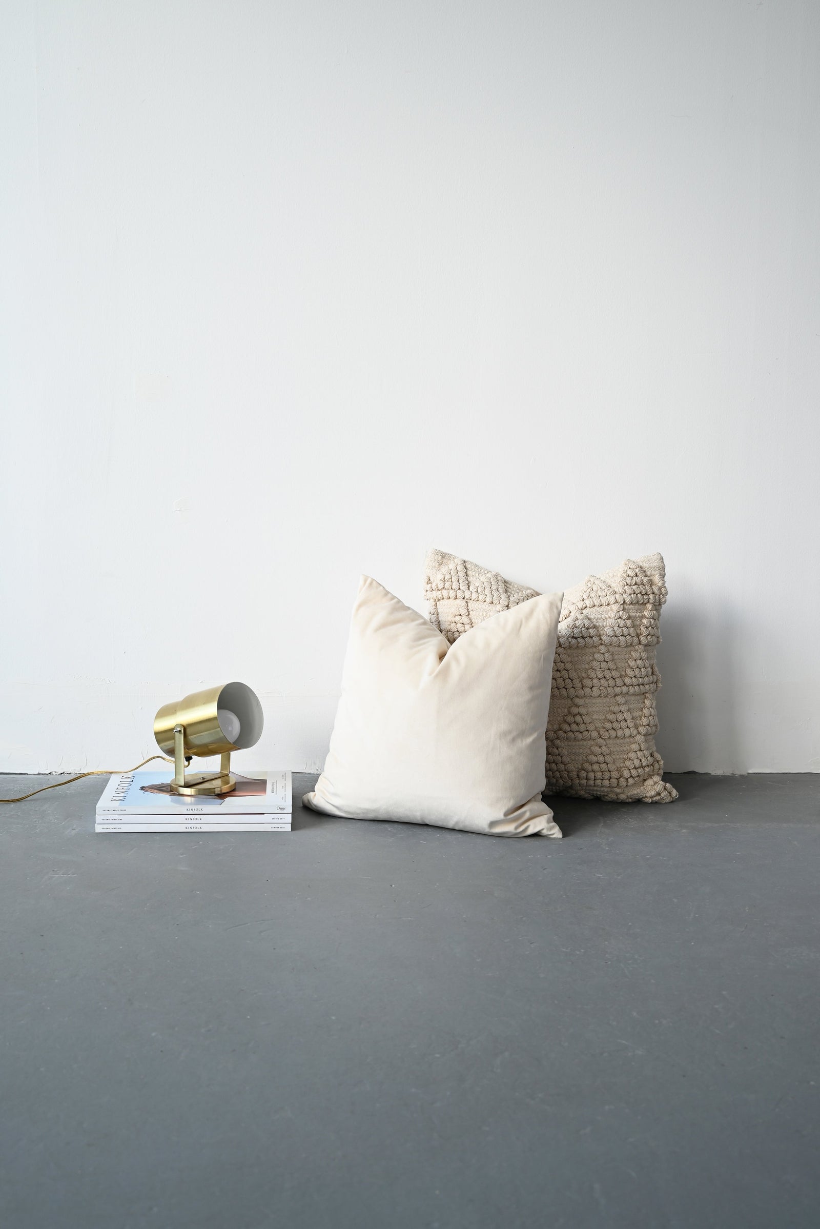 VELVET - IVORY 18"