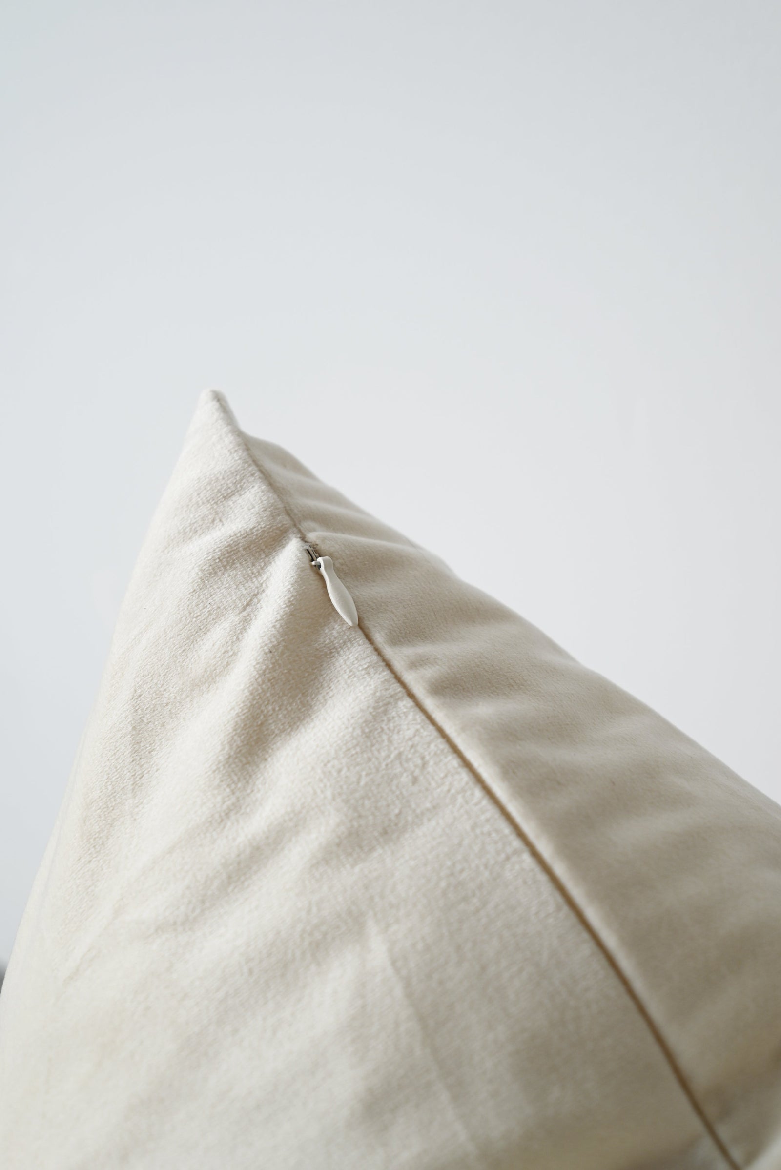 VELVET - IVORY 18"