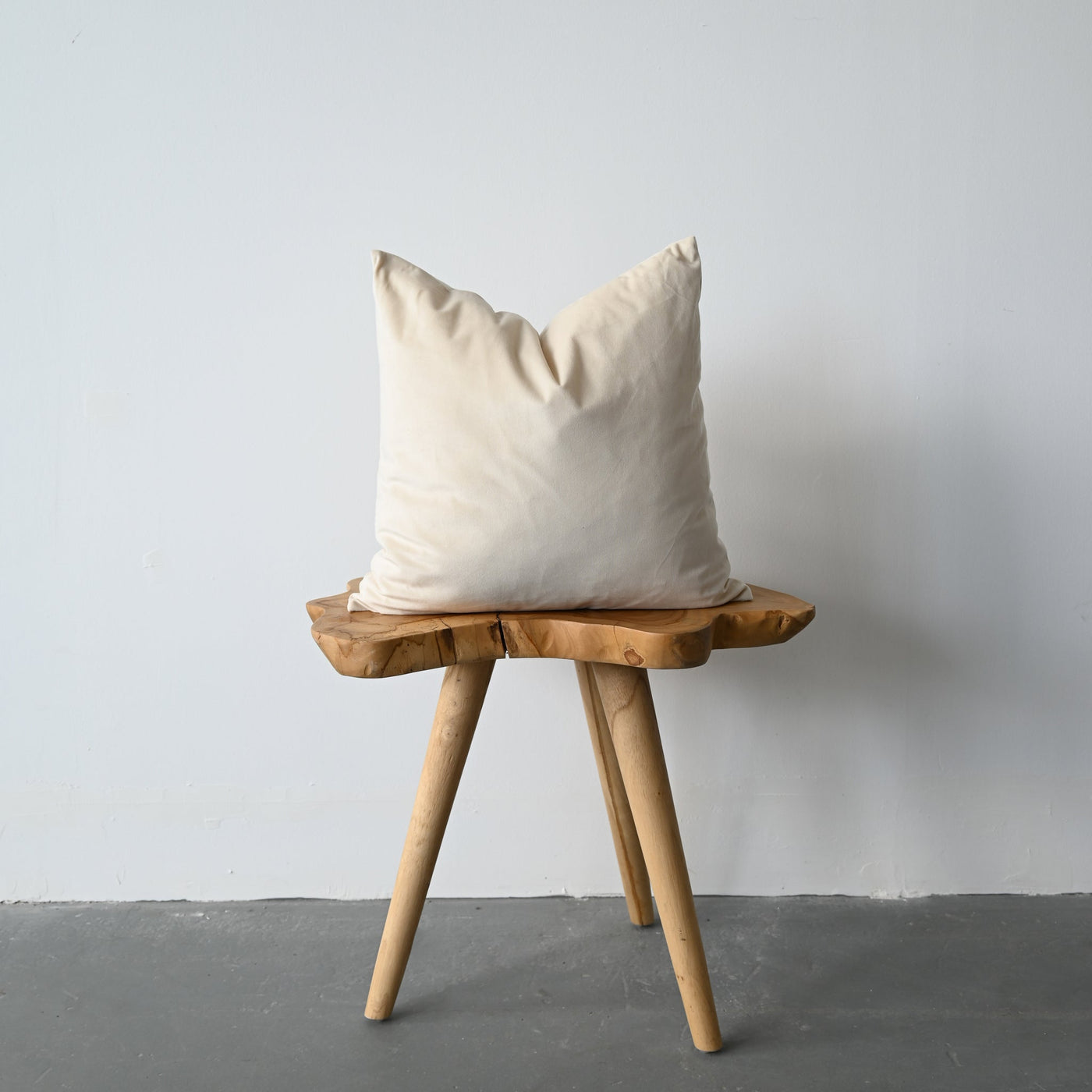 VELVET - IVORY 18"