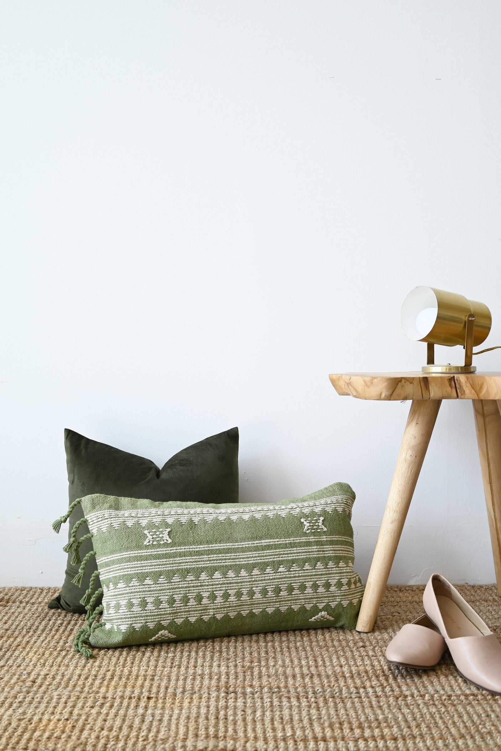 VELVET - OLIVE 18"
