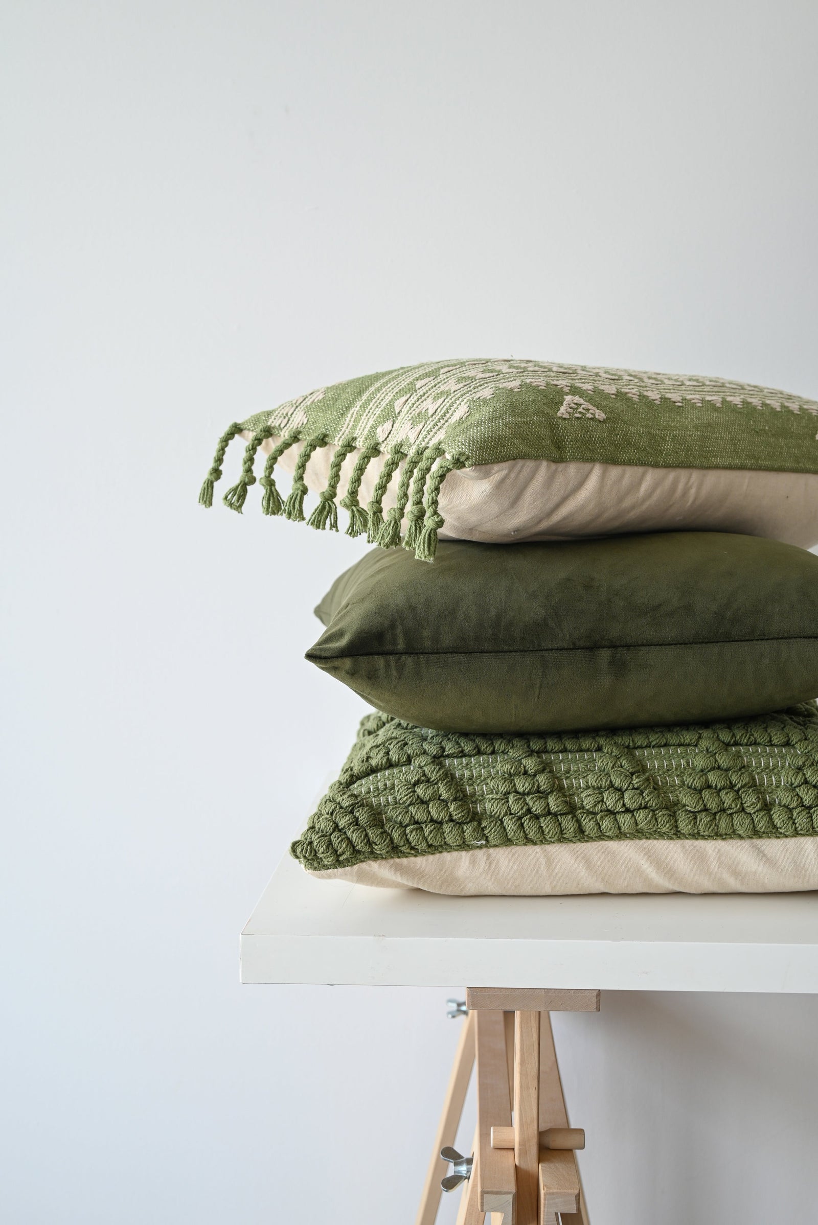 VELVET - OLIVE 18"