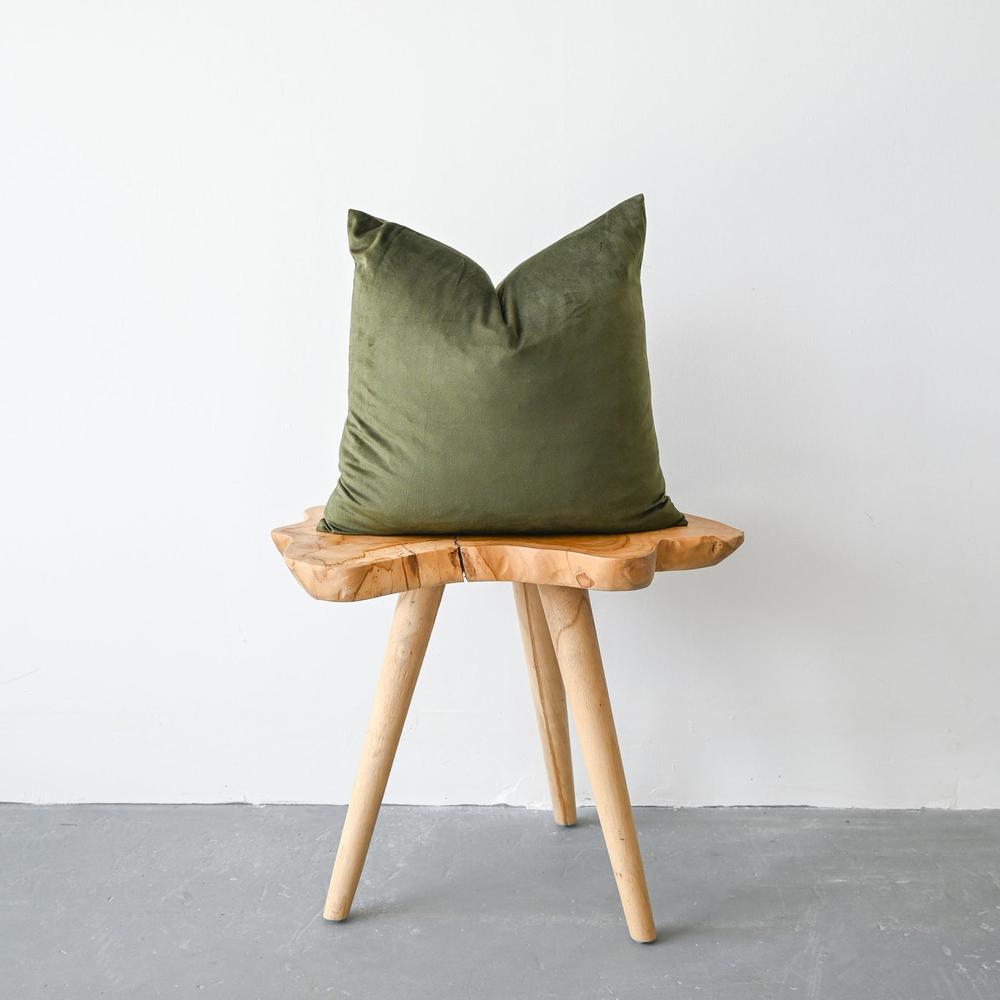 VELVET - OLIVE 18"