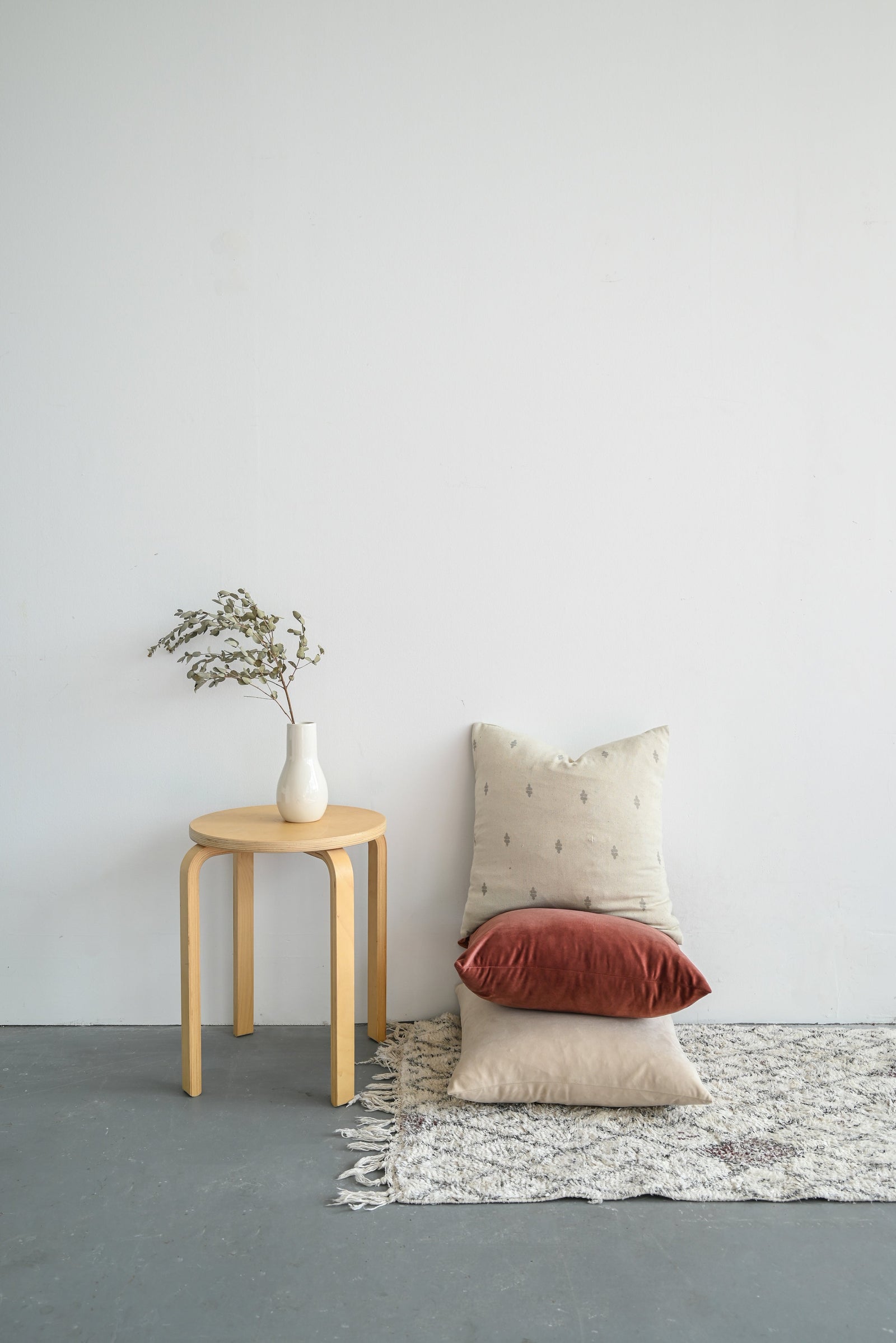 VELVET - STONE 18"