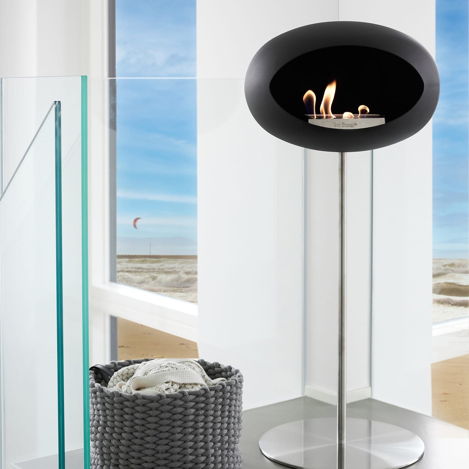 Le Feu Freestanding Matte Black Fireplace - BioEthanol Fuel