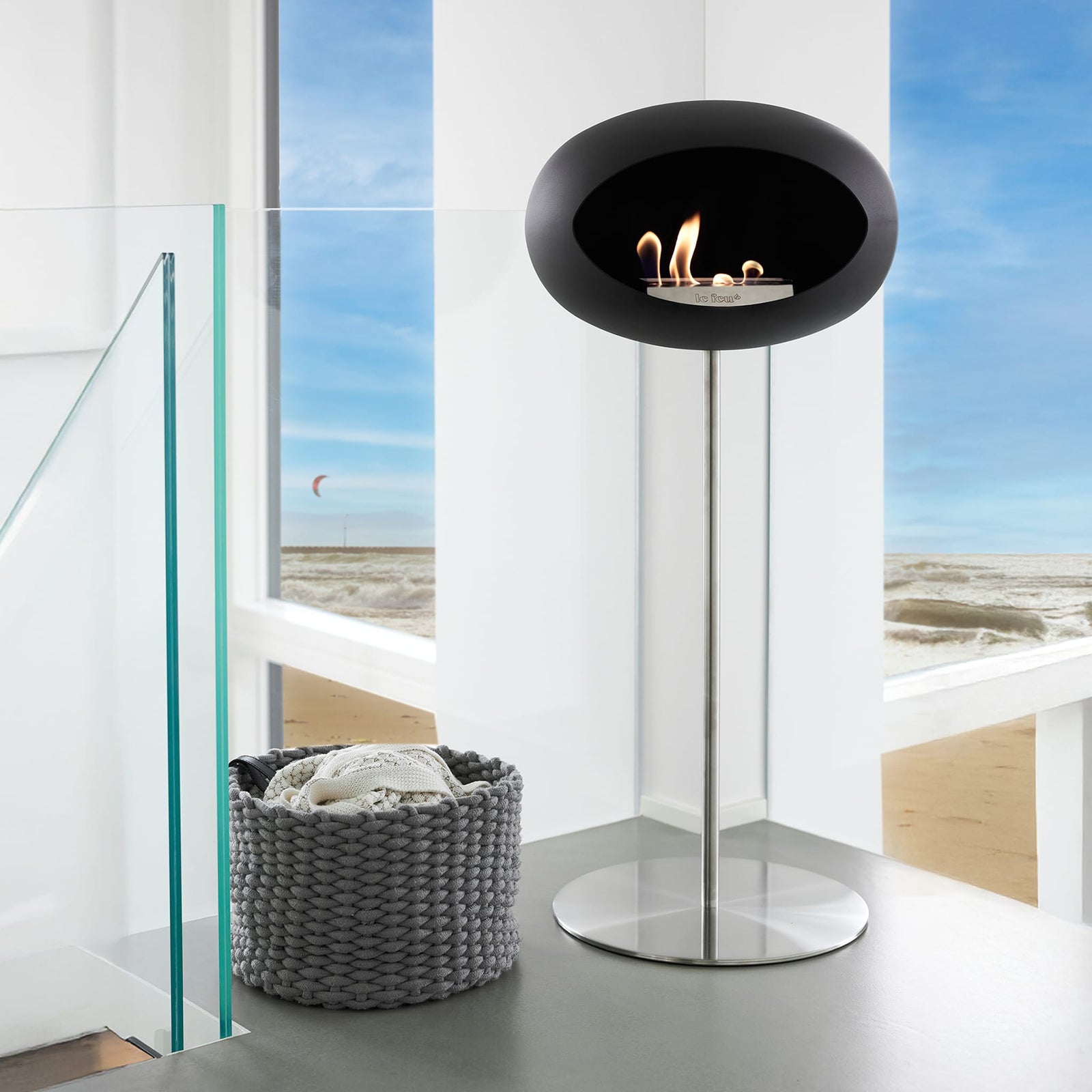 Le Feu Freestanding Matte Black Fireplace - BioEthanol Fuel