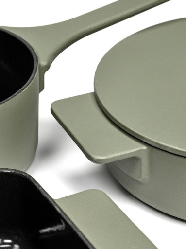 Surface Medium Cast-Iron Casserole